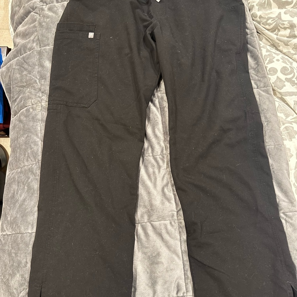 Figs black one side pocket Cargo scrub pants, great condition, M